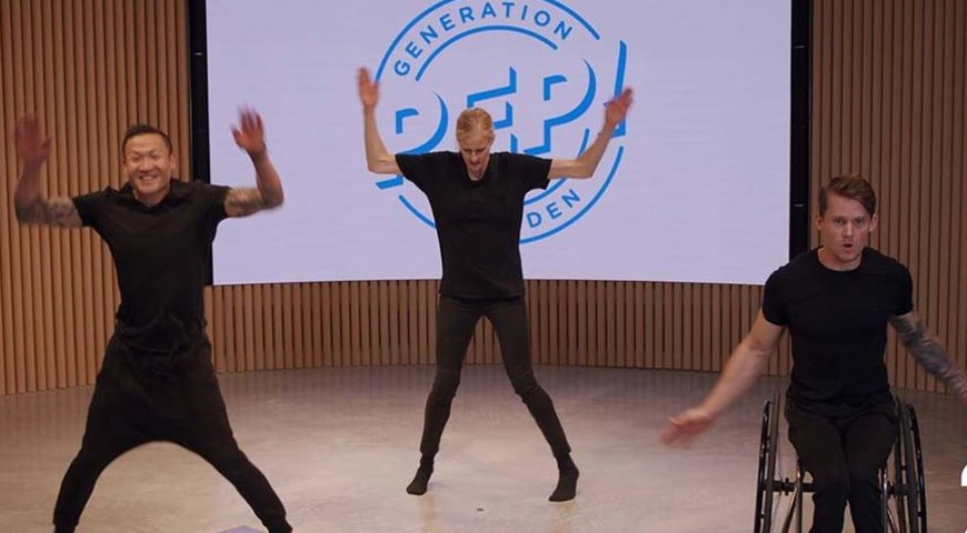Mårten Nylén, Carolina Klüft och Per Kasperi i färd med att göra jumping jacks i kampanjfilmen från 2020.